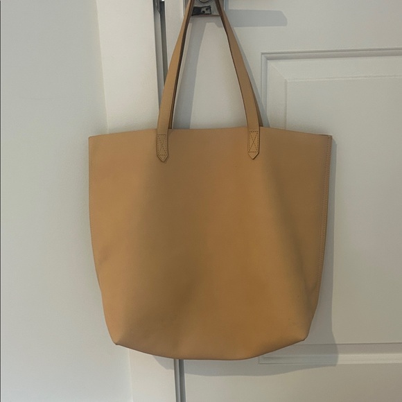 Madewell Handbags - Madewell Tan Leather Tote